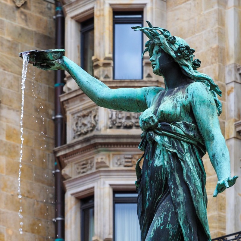 Le sculpteur et la fontaine des deux soeurs